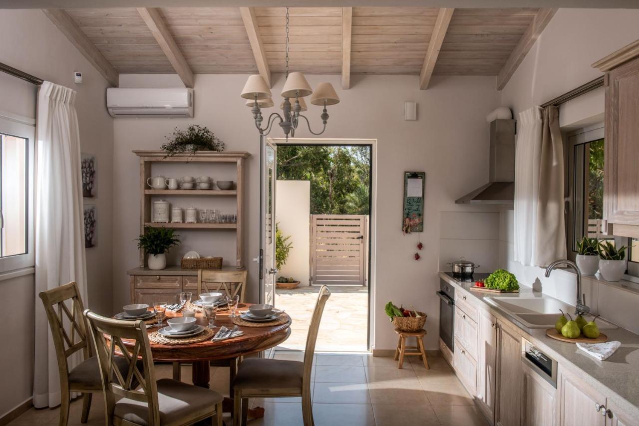 Filothei Beach House With Pool Kalamaki  Exterior foto