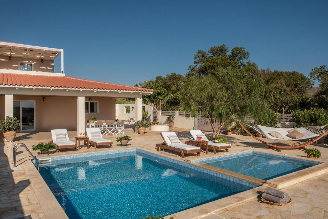 Filothei Beach House With Pool Kalamaki  Exterior foto