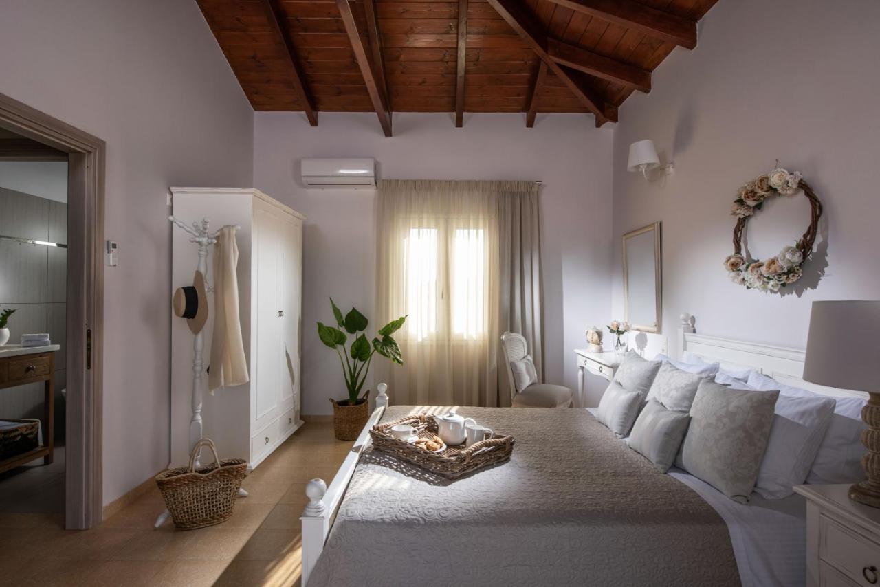 Filothei Beach House With Pool Kalamaki  Exterior foto